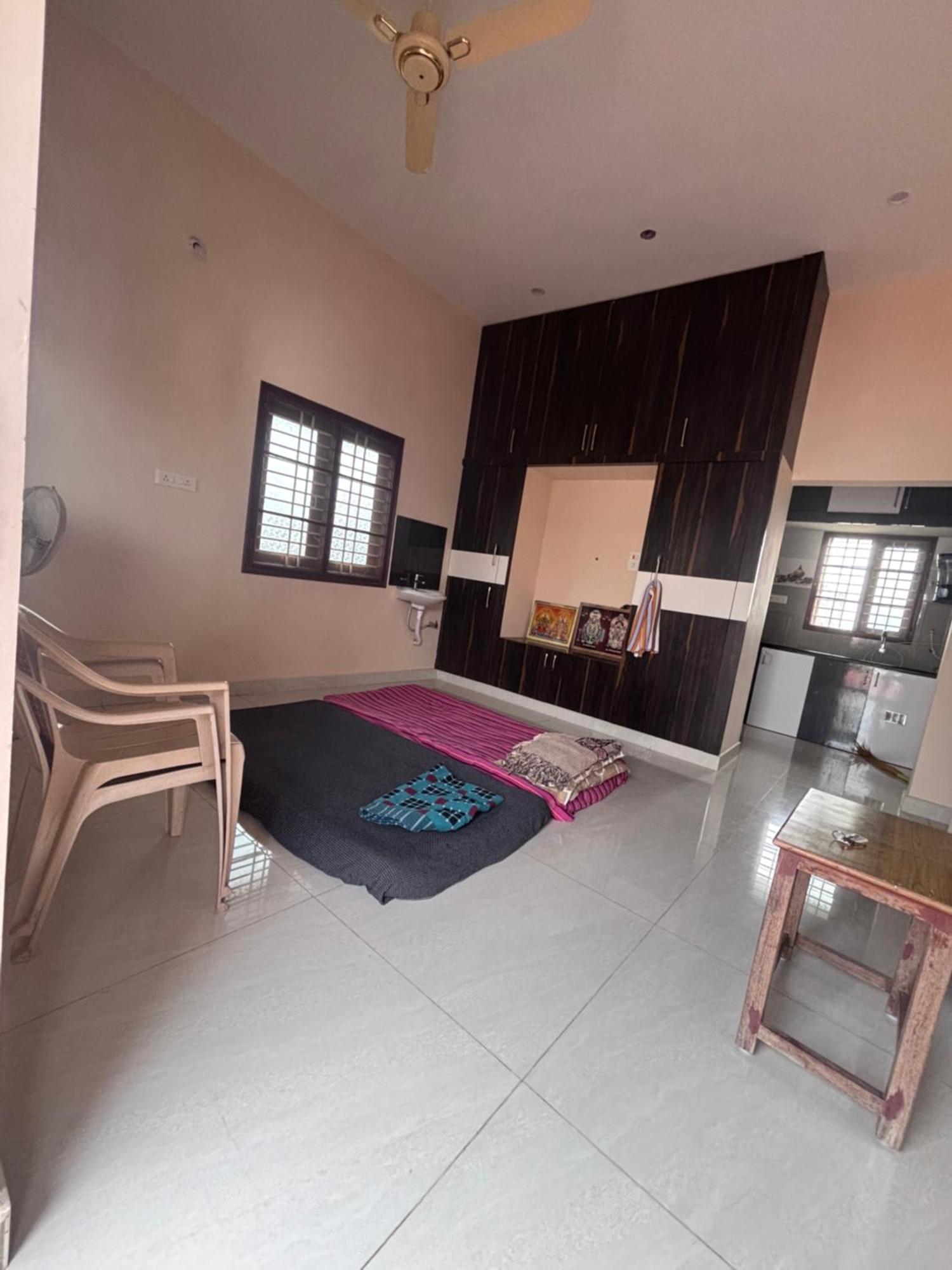 Jo'S Homestay Tiruvannāmalai Esterno foto